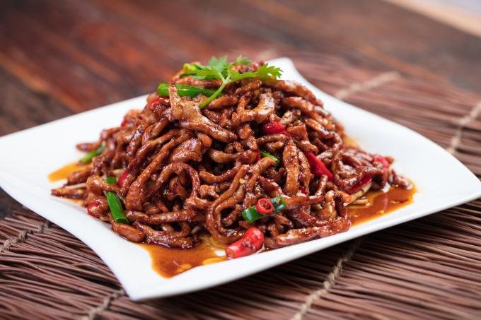 京酱肉丝 – Beijing-Style Shredded Pork