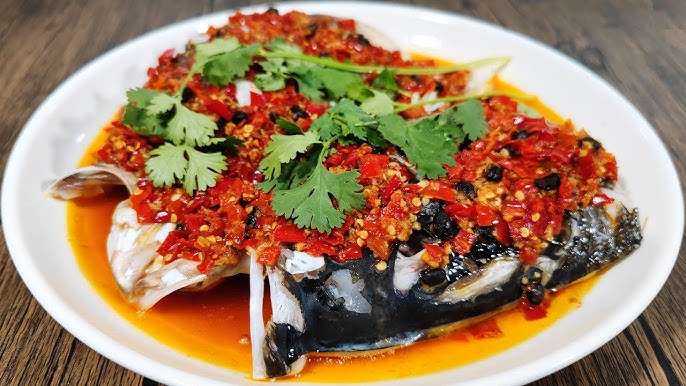 剁椒鱼头 – Steamed Fish Head with Chopped Chili