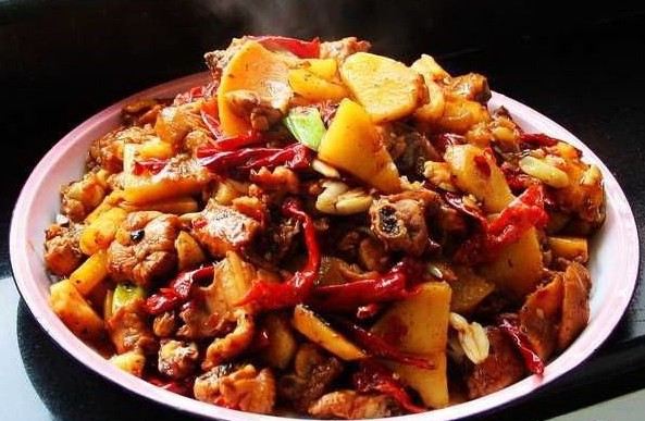 大盘鸡 – Xinjiang Big Plate Chicken (Da Pan Ji)