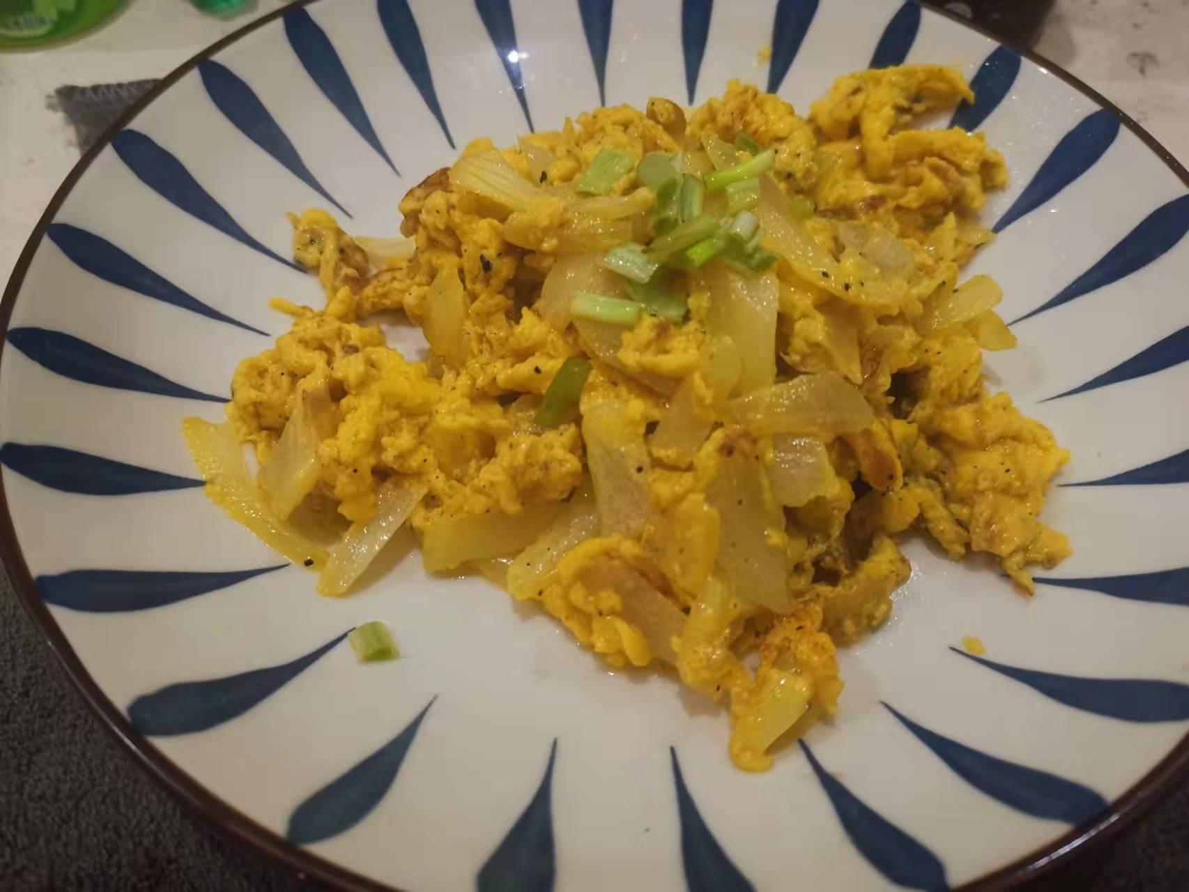 洋葱炒蛋 – Onion Scrambled Eggs