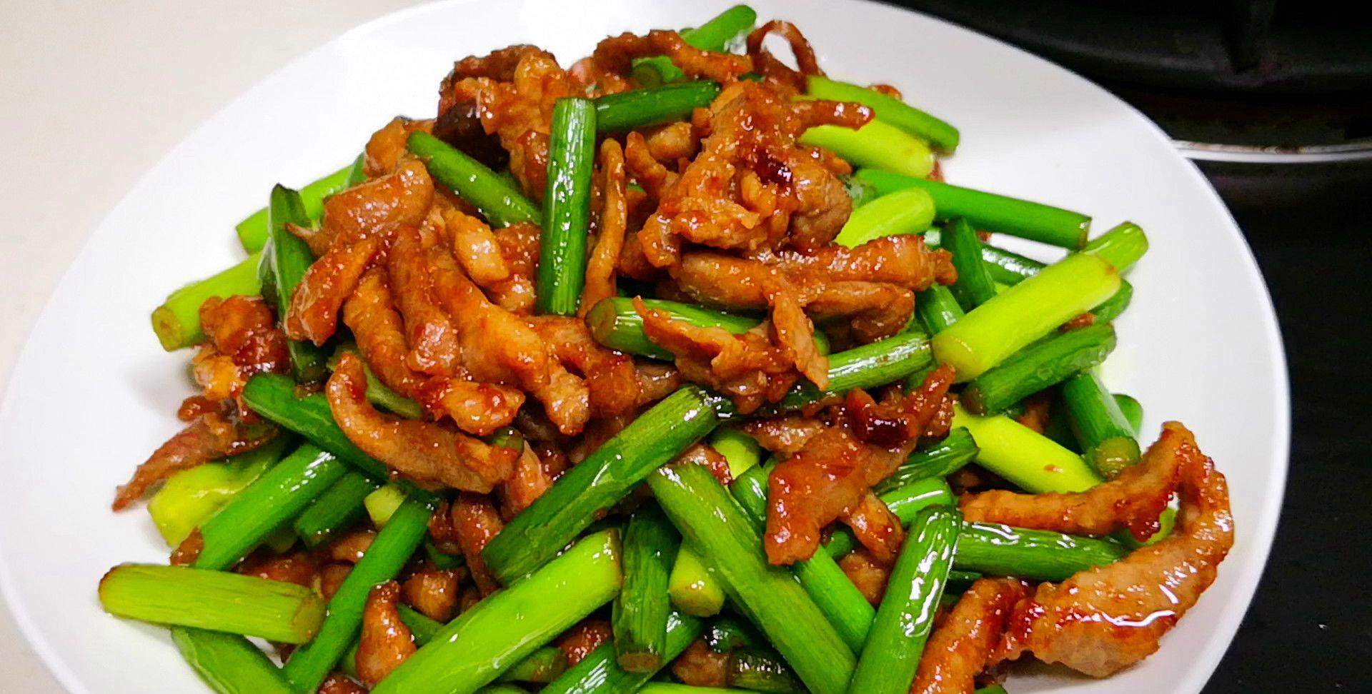 蒜苔炒肉 – Garlic Scapes with Pork