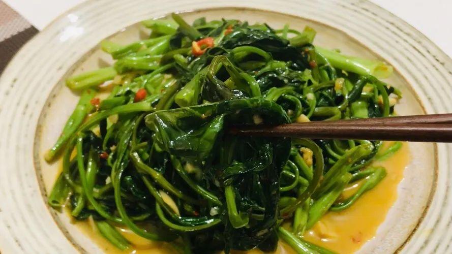 蒜蓉空心菜 – Garlic Water Spinach