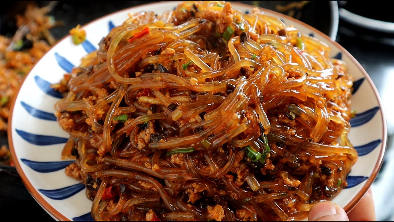 蚂蚁上树 – Ants Climbing a Tree