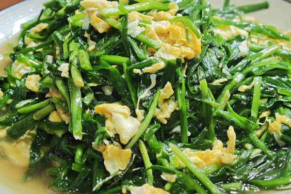 韭菜炒鸡蛋 – Chive & Egg Stir-fry
